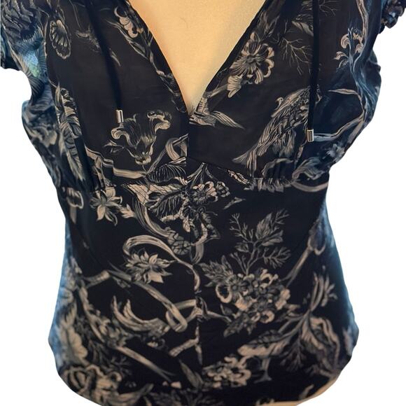 Karen Millen England Women's Ruffled Navy Floral V-Neck Blouse, 10 (US) - Picture 3 of 15